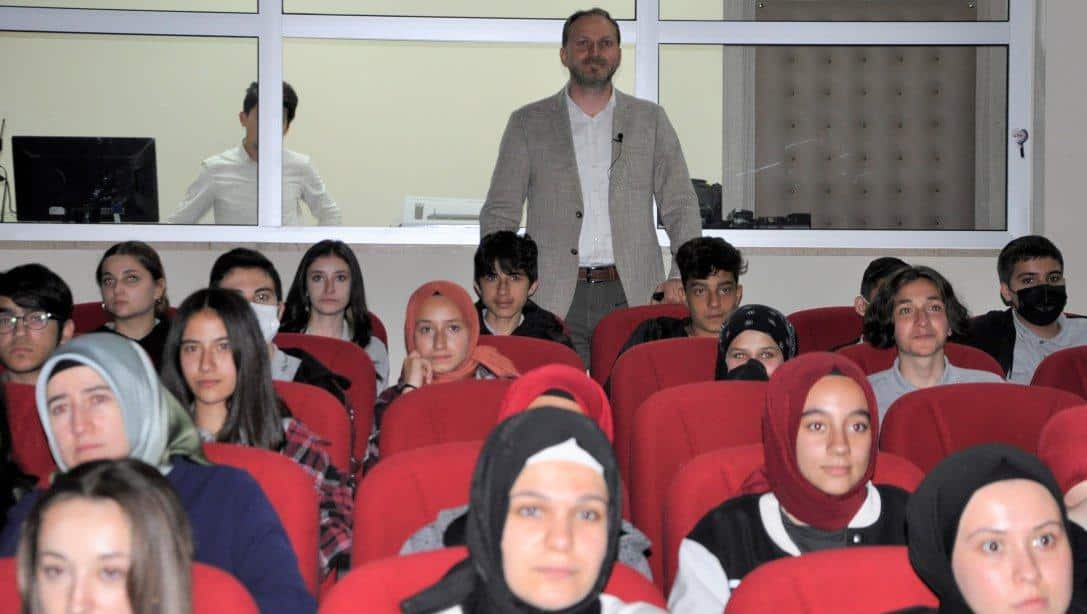 Dr. Mehmet Dinç'ten Öğrencilerimize Söyleşi
