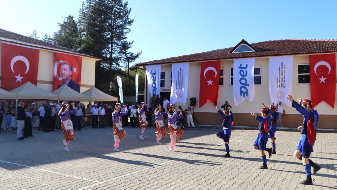 Opet Mengen Pazarköy Cezmi Bilgin Aşçılık Meslekî ve Teknik Anadolu Lisesi Geleceğin Aşçıları ile Buluştu