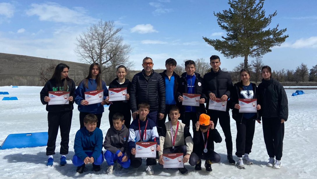  Öğrencilerimizden Kayaklı Koşu Türkiye Şampiyonası'nda Madalya Şov