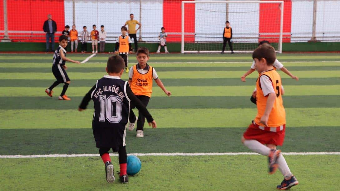 ''23 Nisan Minikler Futbol Şenliği'' Başladı