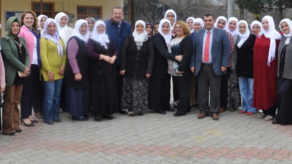 Halk Eğitim Merkezi - İşkur- Bolu Belediye Başkanlığı işbirliğinde  Seyitler Mahallesinde açılan 