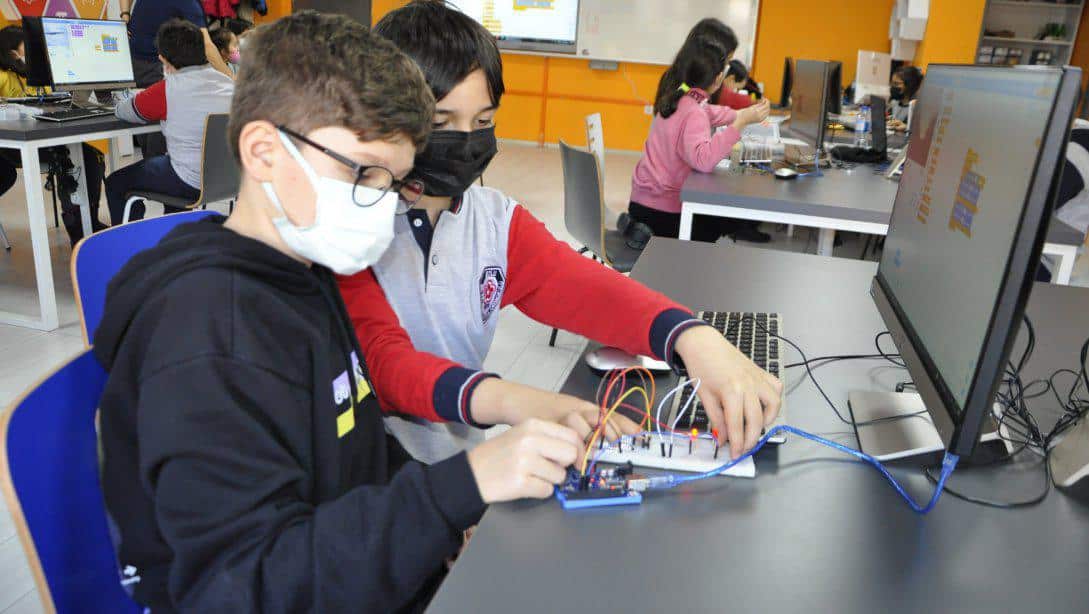 Okullarımızda STEM Atölyesi ve Robotik Kodlama Çalışmaları