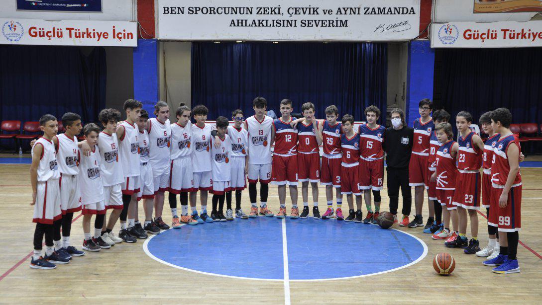 Basketbol Yıldız Erkekler Müsabakasında 50. Yıl İzzet Baysal Ortaokulu Şampiyon Oldu