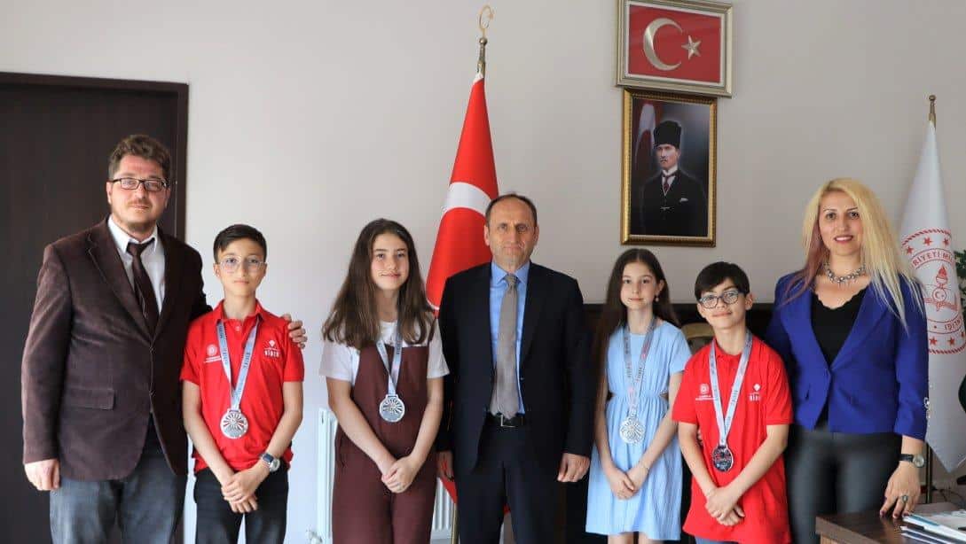 TÜBİTAK Türkiye Finallerinde Derece Alan Öğrencilerimizden İl Müdürümüze Ziyaret