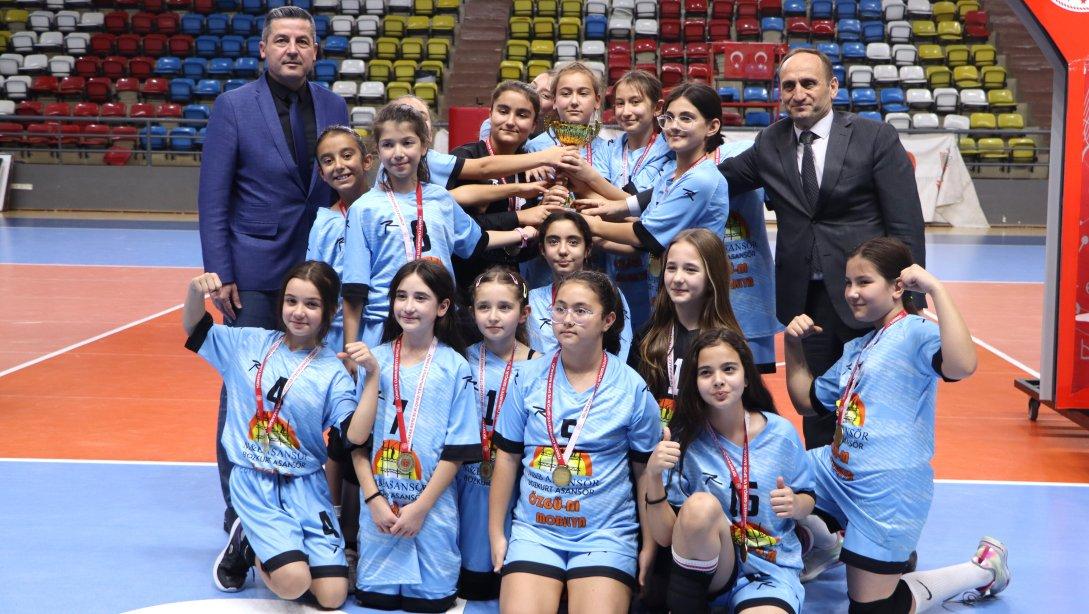 Okul Sporları Küçük Kızlar Hentbol İl Birinciliği Ödül Töreni