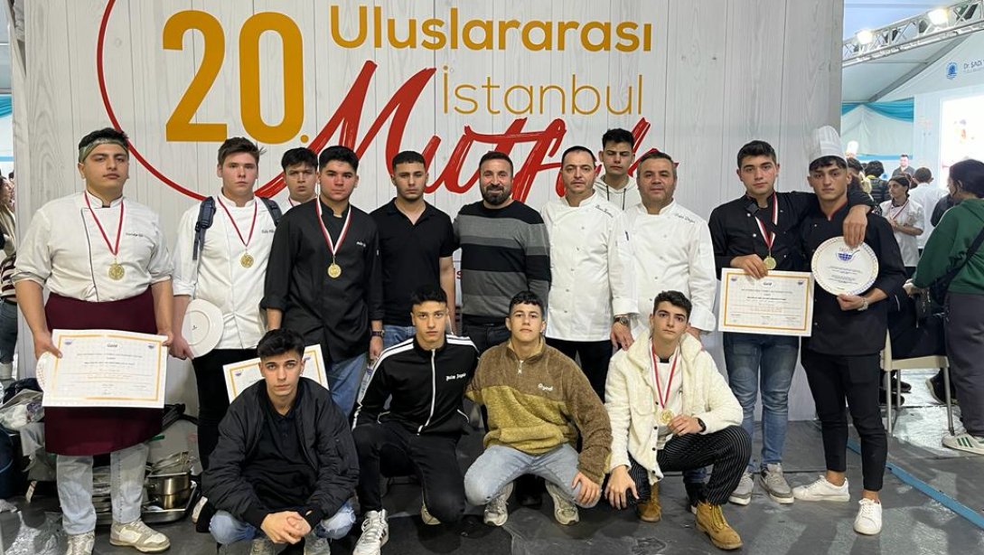 20. Uluslar Arası İstanbul Mutfak Günleri Yarışmasında Yeniçağa Aşçılar MTAL İlimize Kupalarla Döndü