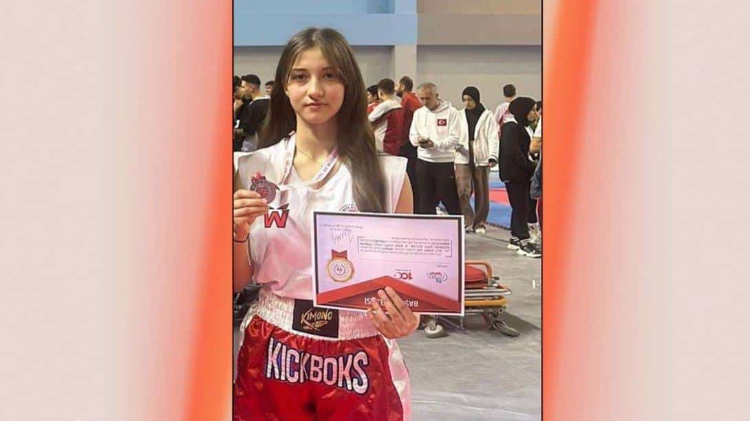 Öğrencimizden, Kick Boks Türkiye Şampiyonasında Büyük Başarı