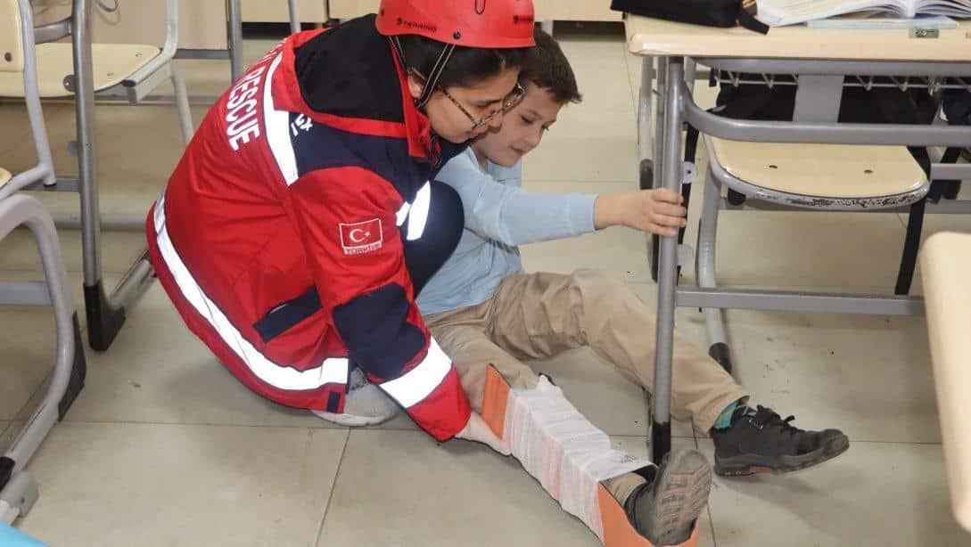Okullarımızda Deprem ve Tahliye Tatbikatı Gerçekleştirildi