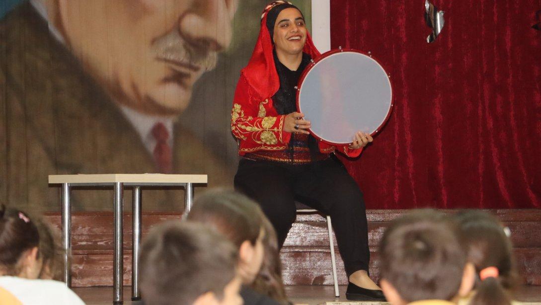 50. Yıl İzzet Baysal İlkokulu, ''Pehlivanın Oyunu'' Temalı Meddah Gösterisi Öğrencilerimizle Buluştu