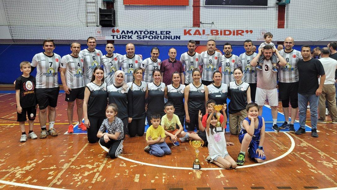 Kurumlar Arası Voleybol Turnuvasında, Erkek ve Kadın Voleybol Takımlarımız Şampiyon Oldu