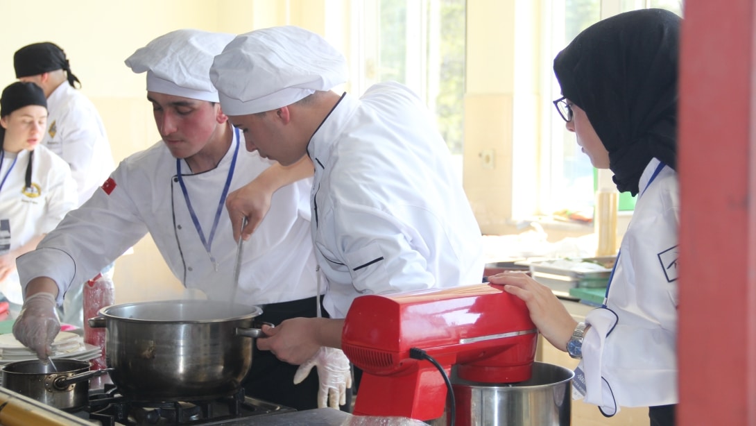 MEB Gastronomi Festivali ve Yemek Yarışması'nda Geleceğin Aşçıları Hünerlerini Sergiledi