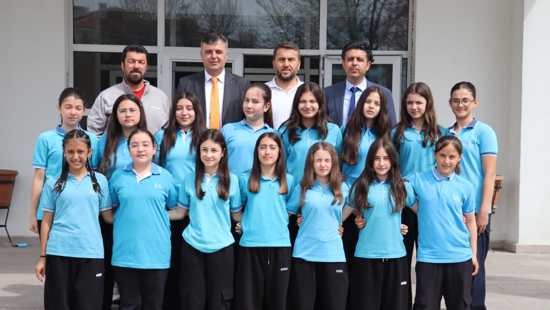 100. Yıl Ortaokulu Küçük Kızlar Hentbol Takımımız Türkiye Finallerinde İlimizi Temsil Edecek