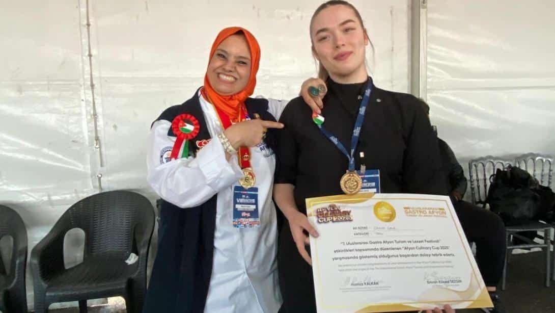 Gerede Esentepe Aşçılık Turizm Mesleki ve Teknik Anadolu Lisesi Öğrencimiz Ceylin Çalış'tan Uluslararası Birincilik
